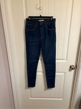 Levi's Women's Skinny Jeans in Dark Blue Denim